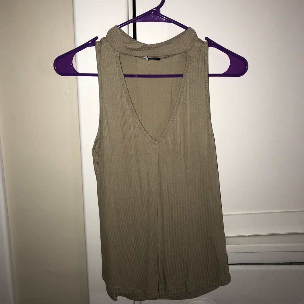 Kendal & Kylie | keyhole tank